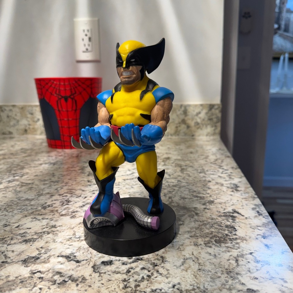 Marvel Wolverine Cable Guys Controller and Phone Holder X-Men Yellow Suit Statue